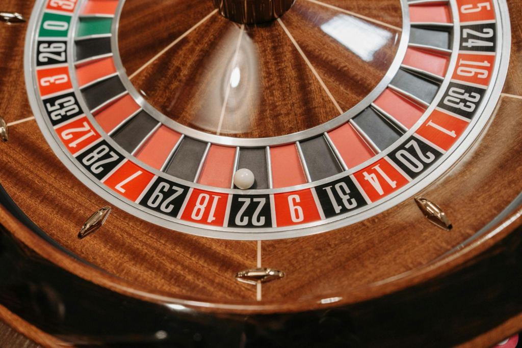 The Role of Red/Black and Odd/Even Bets in Roulette Strategies